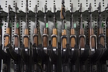 Khủng bố tại Paris: Súng AK-47 được mang vào Pháp như thế nào?