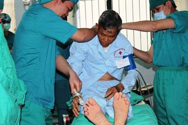 Bệnh viện ĐKTƯ Cần Thơ áp dụng phẫu thuật vi mạch bắc cầu