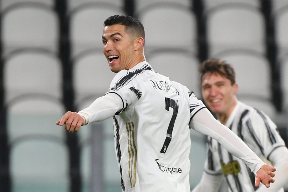 C.Ronaldo đòi xem đồng hồ trọng tài vì... sợ gian lận - 2 C.Ronaldo đòi xem đồng hồ trọng tài vì... sợ gian lận - 2