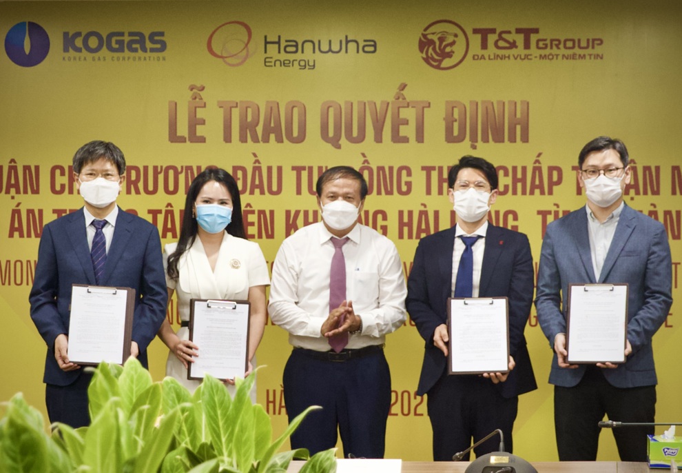 Quảng Trị trao quyết định chủ trương đầu tư Trung tâm điện khí LNG Hải Lăng trị giá 2,3 tỷ USD - 1 Quảng Trị trao quyết định chủ trương đầu tư Trung tâm điện khí LNG Hải Lăng trị giá 2,3 tỷ USD - 1