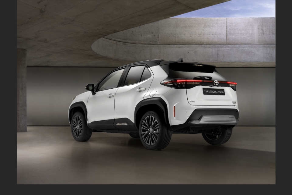 Toyota Yaris Cross Adventure 2021 chào sân, phân khúc miniSUV thêm sôi động - 4 Toyota Yaris Cross Adventure 2021 chào sân, phân khúc miniSUV thêm sôi động - 4