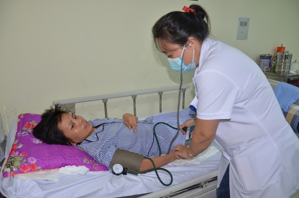 Người phụ nữ mất con, nằm liệt được bạn đọc giúp đỡ hơn 140 triệu đồng - 2 Người phụ nữ mất con, nằm liệt được bạn đọc giúp đỡ hơn 140 triệu đồng - 2