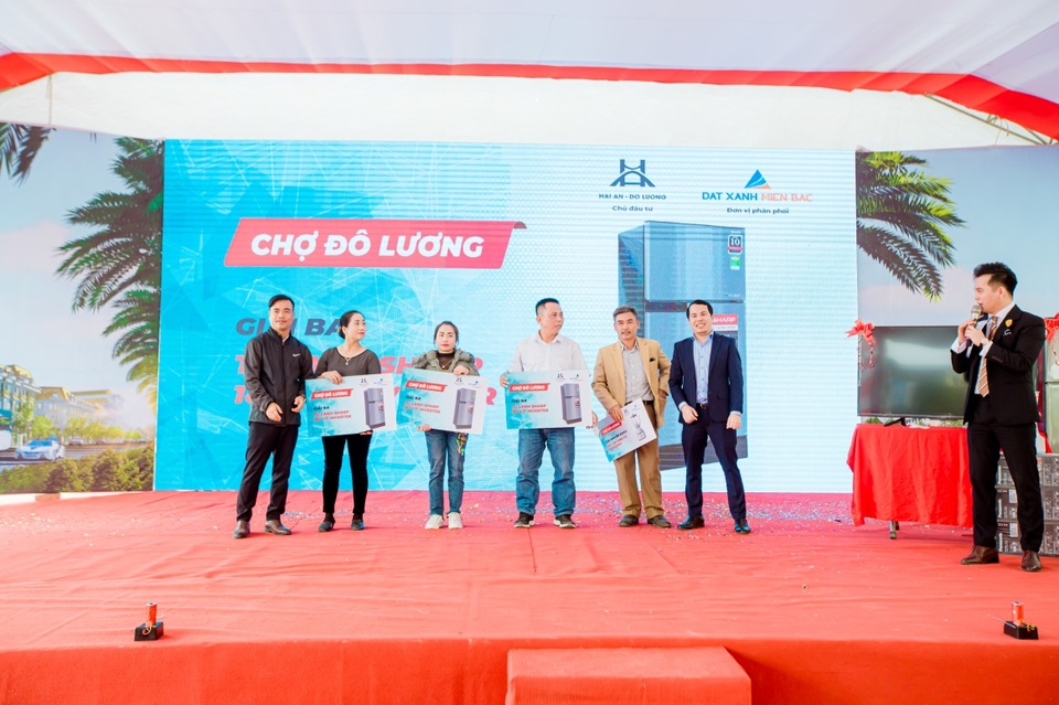 TTTM kết hợp chợ truyền thống Đô Lương chính thức cất nóc - 4 TTTM kết hợp chợ truyền thống Đô Lương chính thức cất nóc - 4