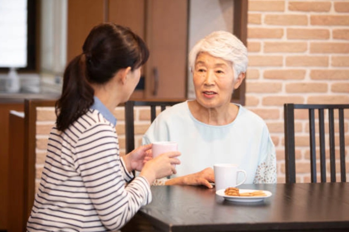 Đi làm về muộn, nàng dâu mắt đỏ hoe nhìn đĩa dưa muối mẹ chồng để trên bàn - 1 Đi làm về muộn, nàng dâu mắt đỏ hoe nhìn đĩa dưa muối mẹ chồng để trên bàn - 1