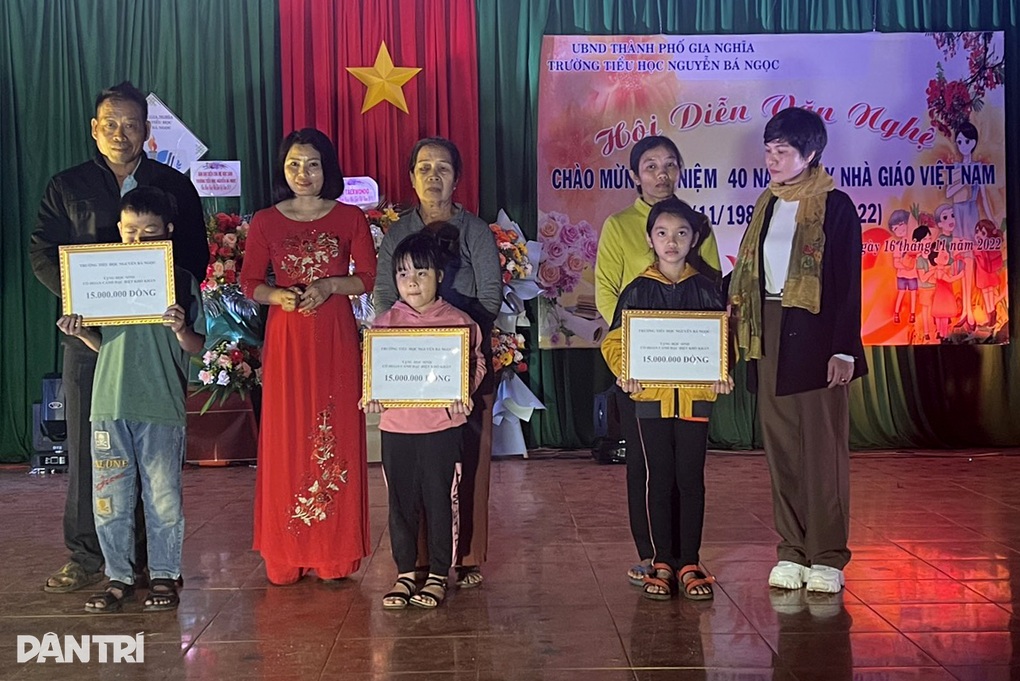 Lễ tri ân đặc biệt, thầy cô kêu gọi không tặng hoa, quà - 1 Lễ tri ân đặc biệt, thầy cô kêu gọi không tặng hoa, quà - 1