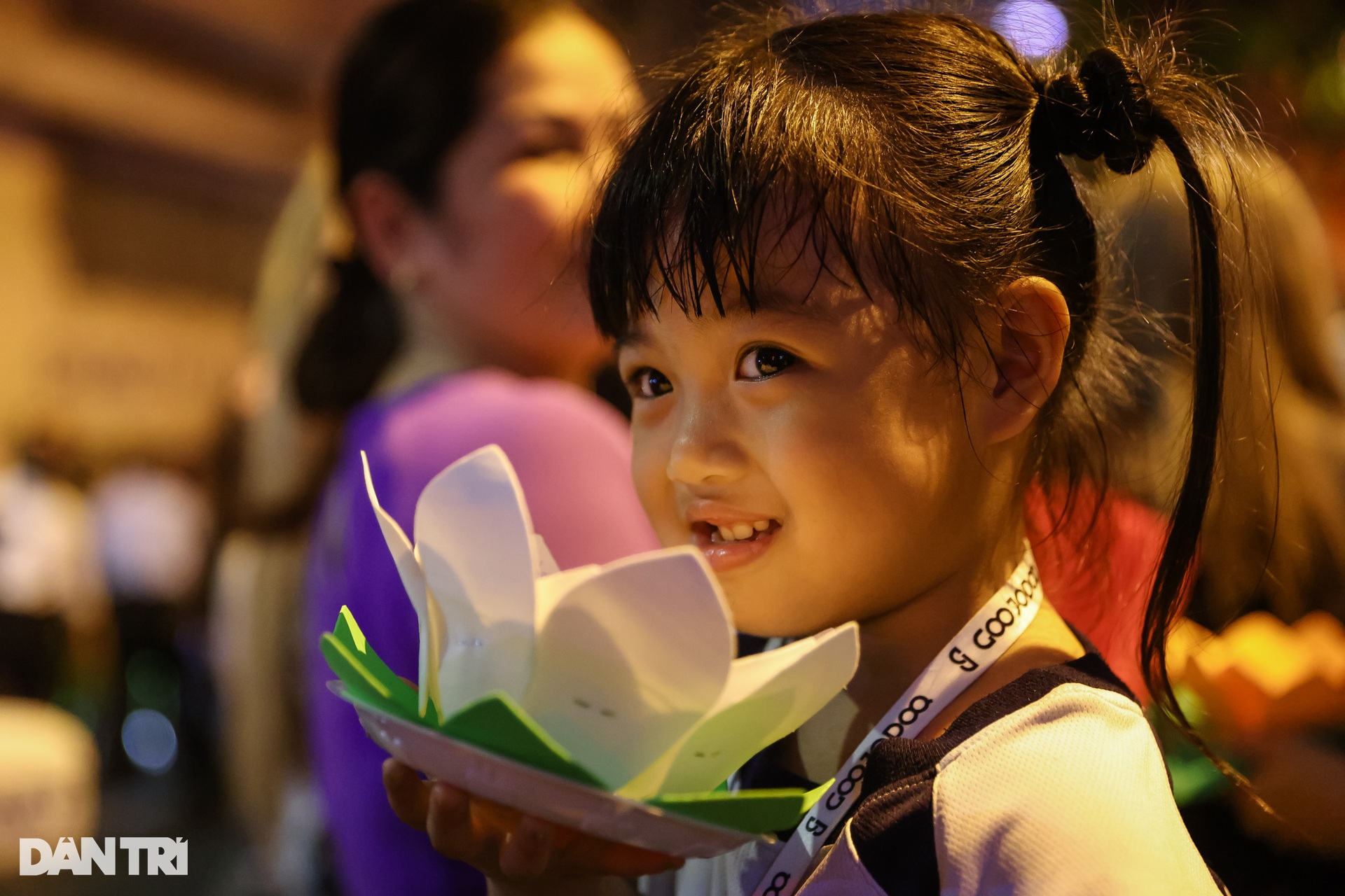 Hàng nghìn người tham gia Đêm hội hoa đăng ở chùa Pháp Hoa - 7 Hàng nghìn người tham gia Đêm hội hoa đăng ở chùa Pháp Hoa - 7
