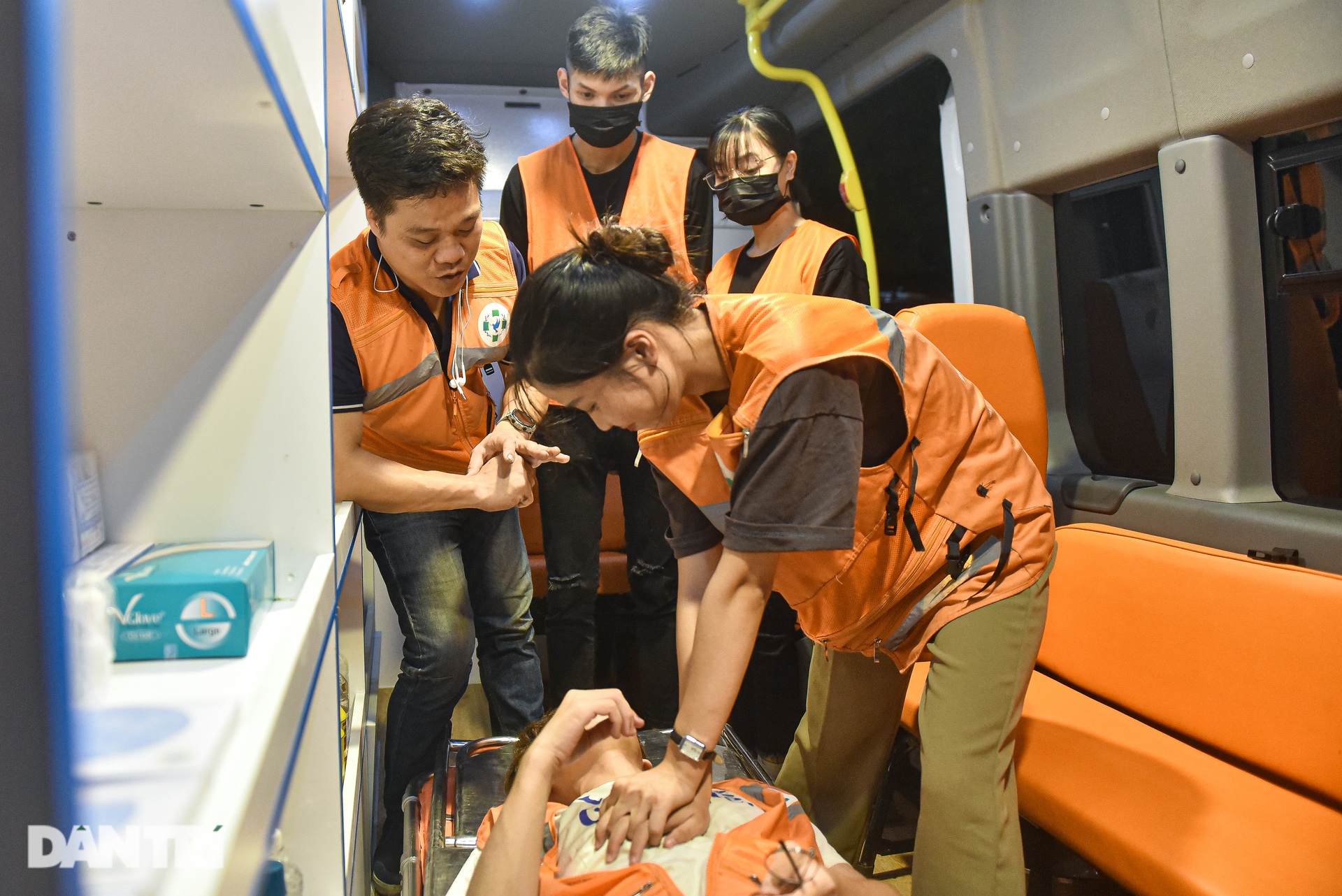 Biệt đội sơ cứu thần tốc và những pha giành giật mạng sống với tử thần - 8 Biệt đội sơ cứu thần tốc và những pha giành giật mạng sống với tử thần - 8