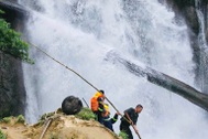 Du khách ở TPHCM bị dòng nước cuốn mất tích khi tắm thác ở Hà Giang