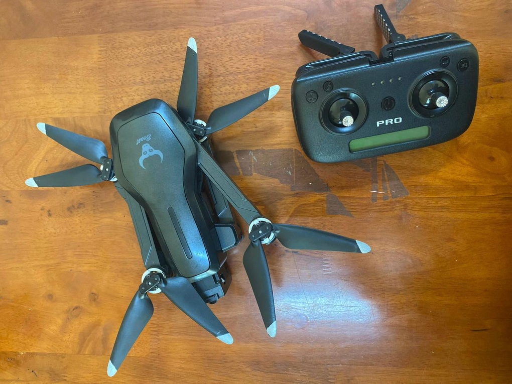Bay flycam trên bầu trời ban đêm, nam thanh niên bị xử lý - 1 Bay flycam trên bầu trời ban đêm, nam thanh niên bị xử lý - 1