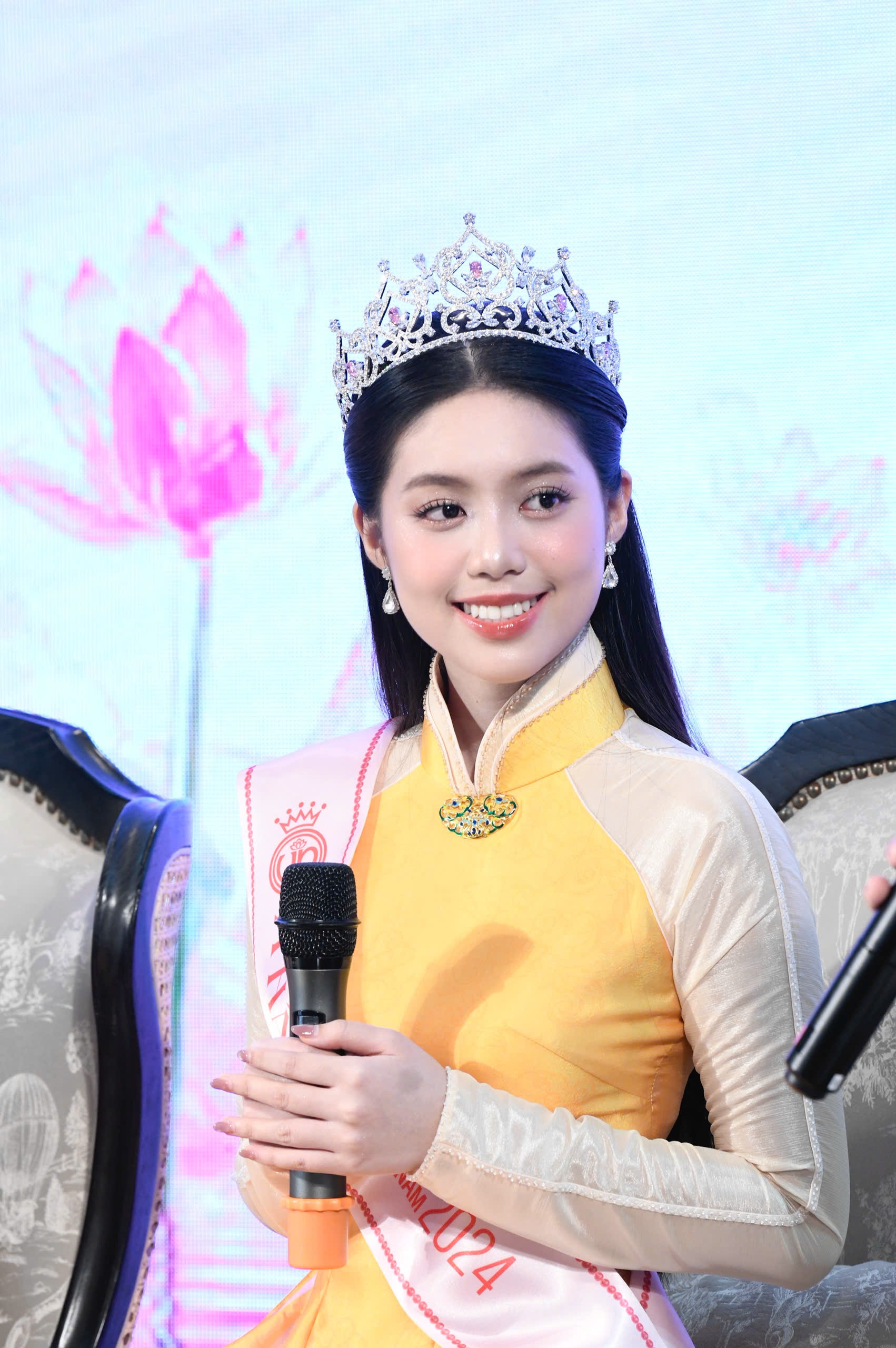 Châu Anh: Quân nhân đầu tiên là Á hậu, xinh đẹp, cao 1,7m - 5 Châu Anh: Quân nhân đầu tiên là Á hậu, xinh đẹp, cao 1,7m - 5
