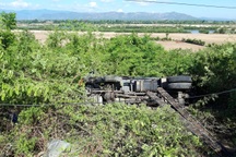 Khởi tố thanh niên mai phục, ném đá tình địch khiến 3 người bị thương