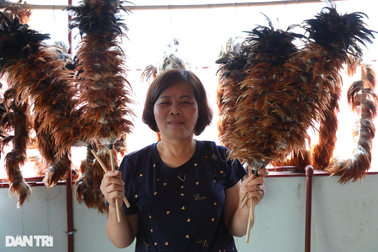 "Ai lông gà lông vịt bán đê" - một nghề đang biến mất tại làng Triều Khúc