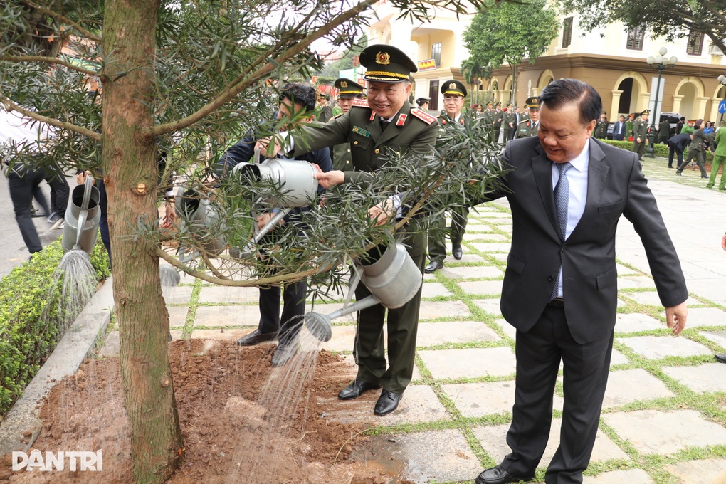 Đại tướng Tô Lâm: Tết trồng cây tránh phô trương hình thức - 3 Đại tướng Tô Lâm: Tết trồng cây tránh phô trương hình thức - 3
