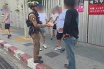 Khách đại tiện ngay trên taxi, kỳ kèo tiền bồi thường