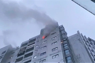 Cháy chung cư ở Hà Tĩnh, hàng trăm người hoảng loạn tháo chạy