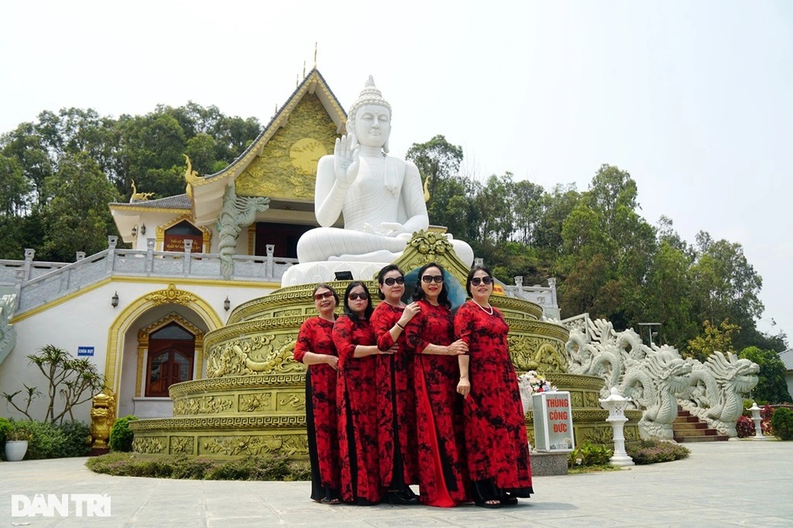Chiêm ngưỡng không gian thanh tịnh của ngôi chùa nơi làng biển xứ Thanh - 5 Chiêm ngưỡng không gian thanh tịnh của ngôi chùa nơi làng biển xứ Thanh - 5