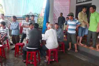 Sóng lớn quật chìm thúng, một ngư dân tử nạn