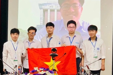 Đội tuyển Olympic Toán Việt Nam thi đấu online ở 2 đầu cầu đất nước