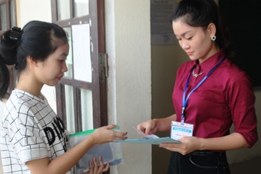 Chùm ảnh: Hồi hộp bước vào môn thi đầu tiên