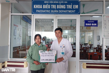 Bé 2 tuổi bị bỏng nặng được bạn đọc giúp đỡ đã khỏi hoàn toàn