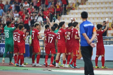 U23 Việt Nam chia tay Thái Lan về nước ăn Tết