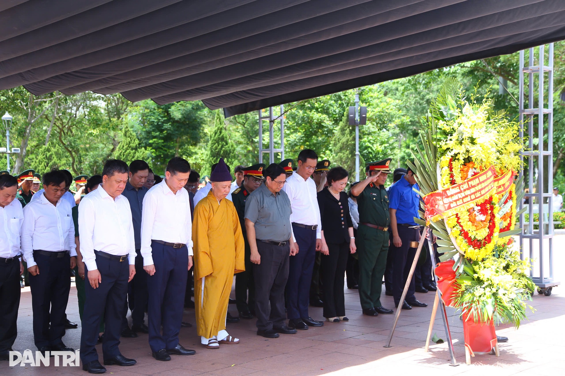 Thủ tướng thăm Mẹ Việt Nam anh hùng 102 tuổi, viếng các nghĩa trang liệt sỹ - 5 Thủ tướng thăm Mẹ Việt Nam anh hùng 102 tuổi, viếng các nghĩa trang liệt sỹ - 5