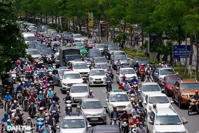 So sánh giao thông ở Hà Nội đông - vắng khác biệt khi giãn cách xã hội - 1 So sánh giao thông ở Hà Nội đông - vắng khác biệt khi giãn cách xã hội - 1
