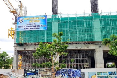 Hàng loạt nhà dân quanh dự án xây dựng cao cấp bị lún, nứt kinh hoàng!