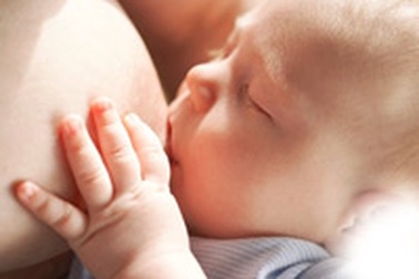 Bí quyết "trị" hiện tượng căng sữa khi mới sinh bé