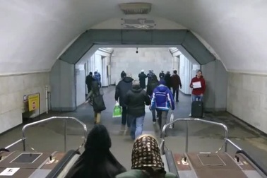 Theo chân du khách khám phá ga tàu điện sâu nhất thế giới ở Ukraine