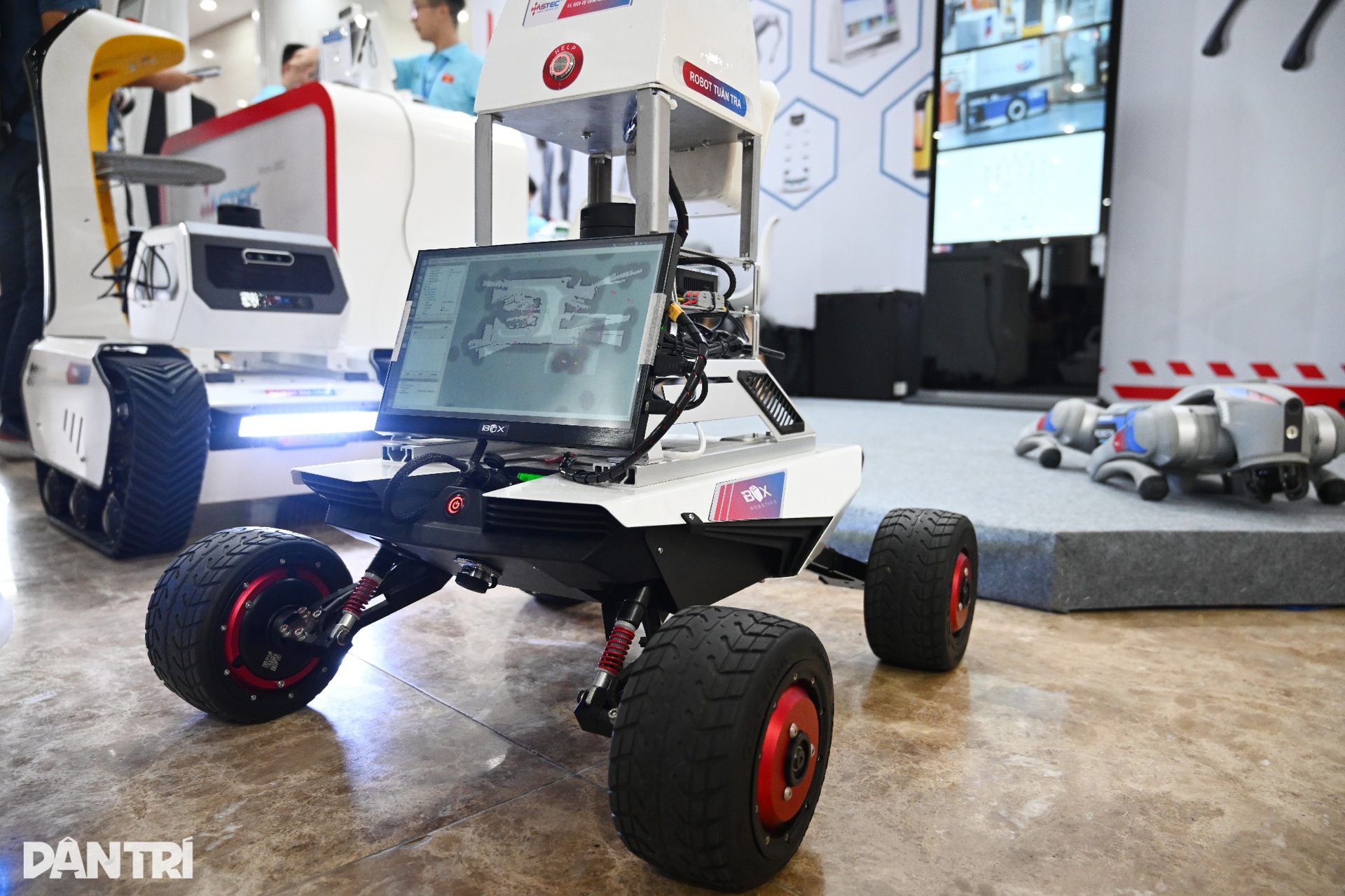 Seria robotów, bezzałogowych statków patrolowych o potężnych konfiguracjach Wyprodukowano w Wietnamie - 13 Loạt robot, UAV tuần tra cấu hình khủng Make in Vietnam - 13