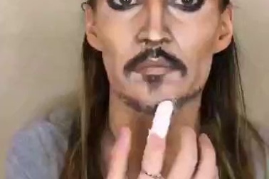 Ngỡ ngàng xem chuyên gia trang điểm biến hình