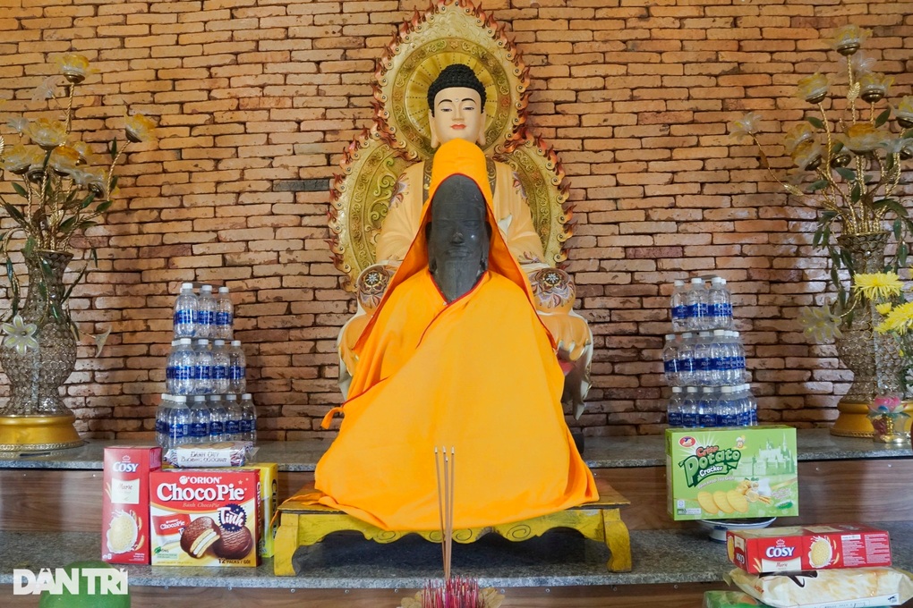 Bí ẩn về bảo vật quốc gia tượng Phật Lồi tự nhiên đổ mồ hôi - 2 Bí ẩn về bảo vật quốc gia tượng Phật Lồi tự nhiên đổ mồ hôi - 2