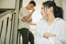 Chồng nợ nần, mẹ tôi trả giúp một nửa nhưng nhà anh quyết không bỏ tiền