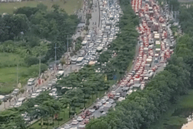 Tắc đường tới Triển lãm Quốc gia: Khách đi 6 tiếng mới tới, thấy xứng đáng