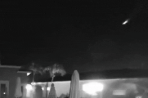 Sao băng nổ tung như "cầu lửa", sáng rực bầu trời Mỹ