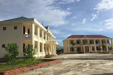 Trường học hơn 16 tỷ đồng xây xong rồi "vứt bỏ"