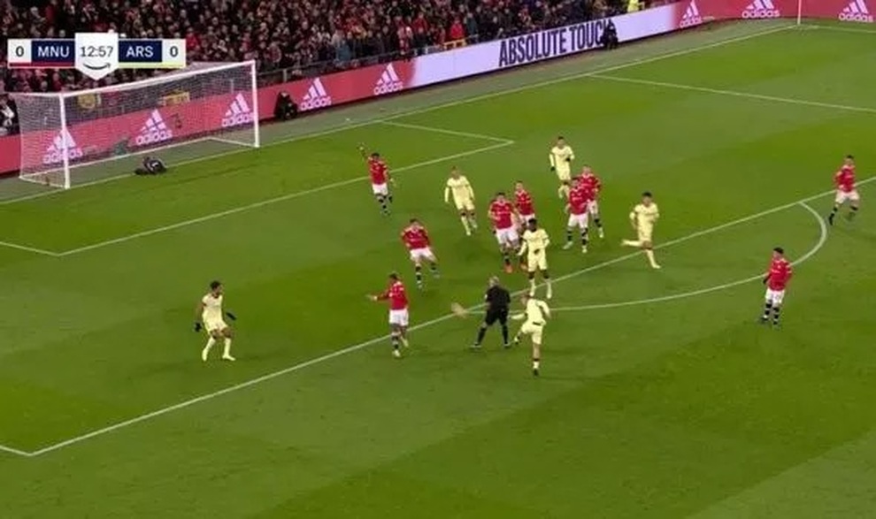 Tranh cãi bàn thắng kỳ lạ nhất của Arsenal vào lưới Man Utd - 2 Tranh cãi bàn thắng kỳ lạ nhất của Arsenal vào lưới Man Utd - 2