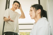 Bị sếp sàm sỡ, tôi mách chồng để rồi ngã ngửa khi nghe câu trả lời