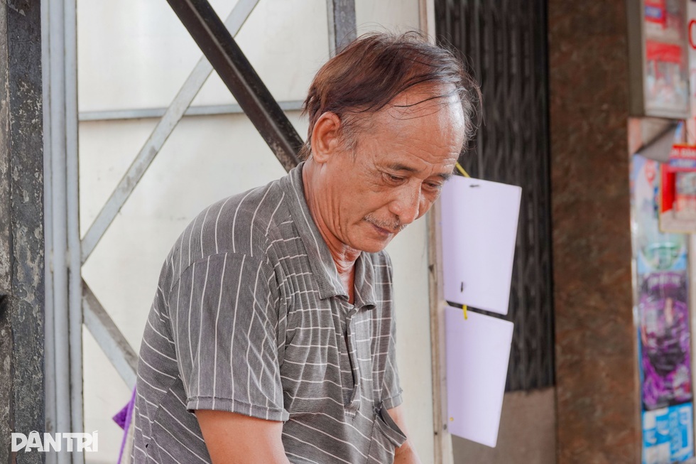 Vợ chồng già bán bánh xèo nuôi cháu nội... không máu mủ - 7 Vợ chồng già bán bánh xèo nuôi cháu nội... không máu mủ - 7