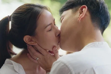 "Hẹn hò 18 tháng nhưng tôi và bạn trai không có ảnh chụp chung"