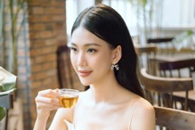 Siêu mẫu Quốc tế Bùi Quỳnh Hoa: "Bố nói tôi sẽ khó lấy chồng nếu..."