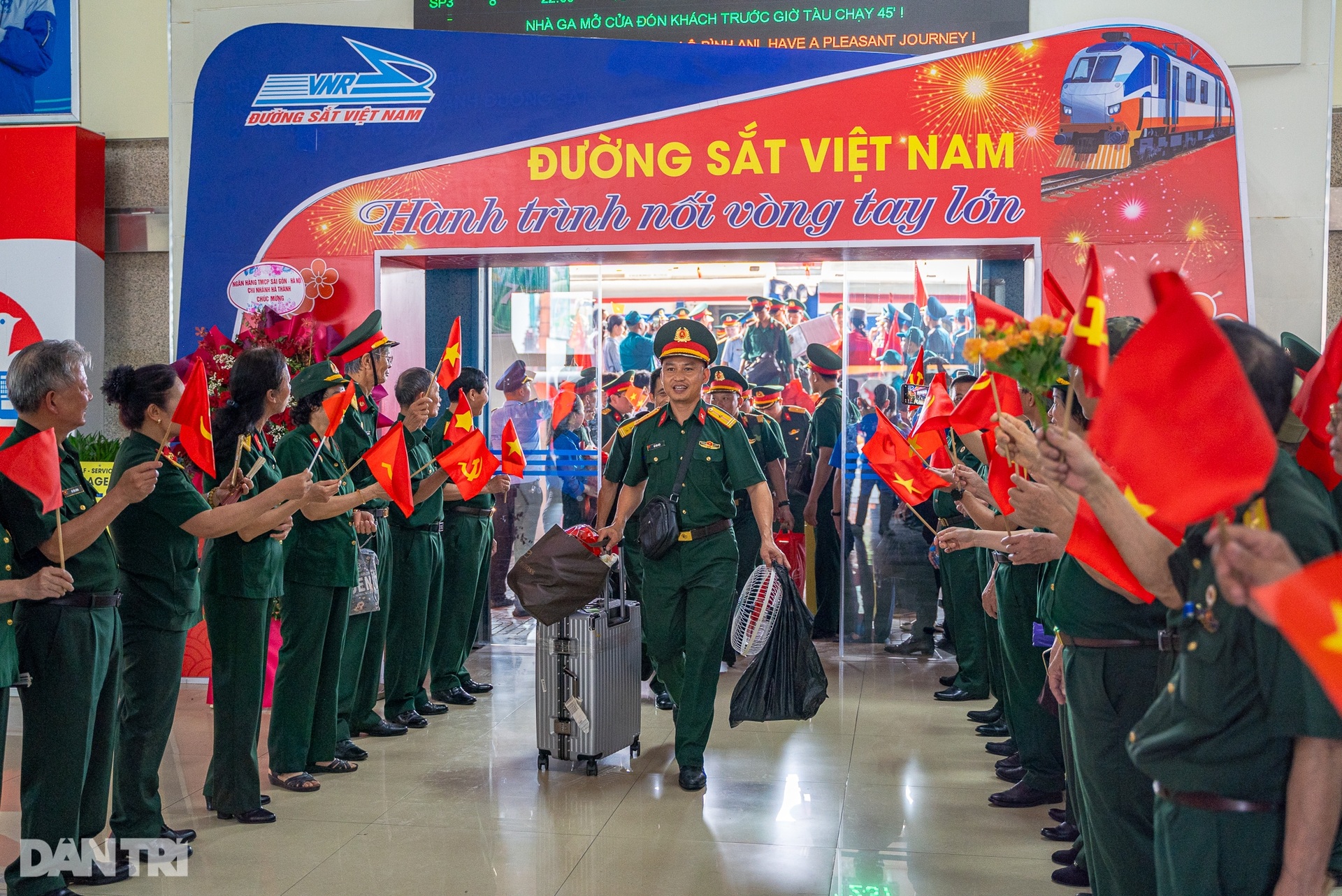 Rạng rỡ gương mặt chiến sĩ tham gia diễu binh, diễu hành trở về Thủ đô - 3 Rạng rỡ gương mặt chiến sĩ tham gia diễu binh, diễu hành trở về Thủ đô - 3