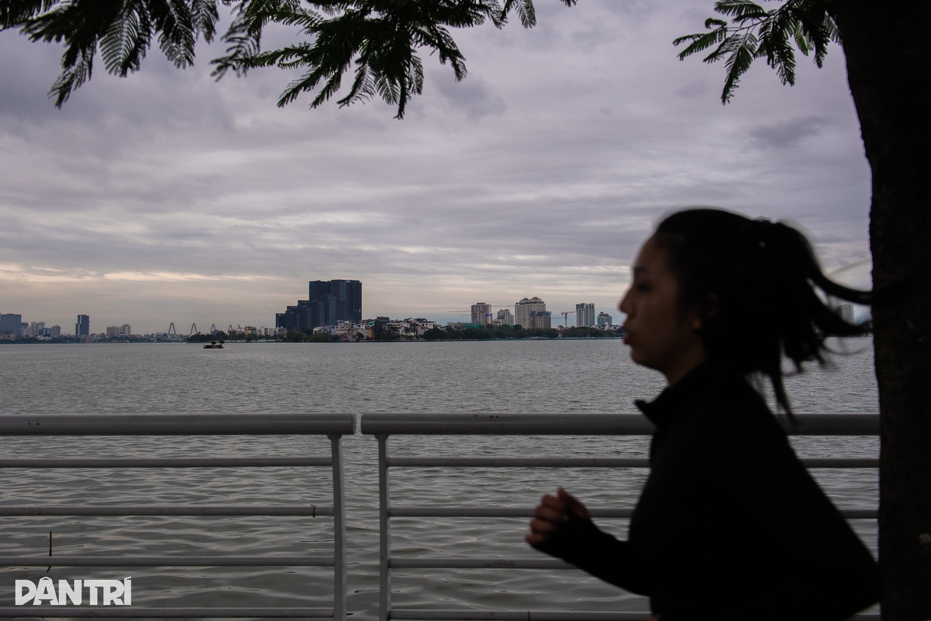 Toàn cảnh đại công trường xây nhà hát Opera Hà Nội bên hồ Tây - 14