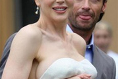 “Thiên nga nước Úc” suýt gặp "sự cố" với váy