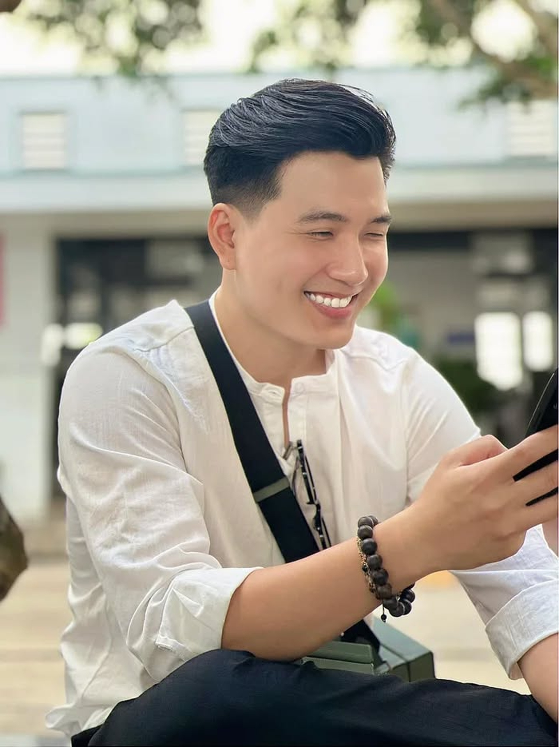 Điều ít biết về mỹ nam má lúm cao 1,82m gây bão phim Cách em 1 milimet - 5