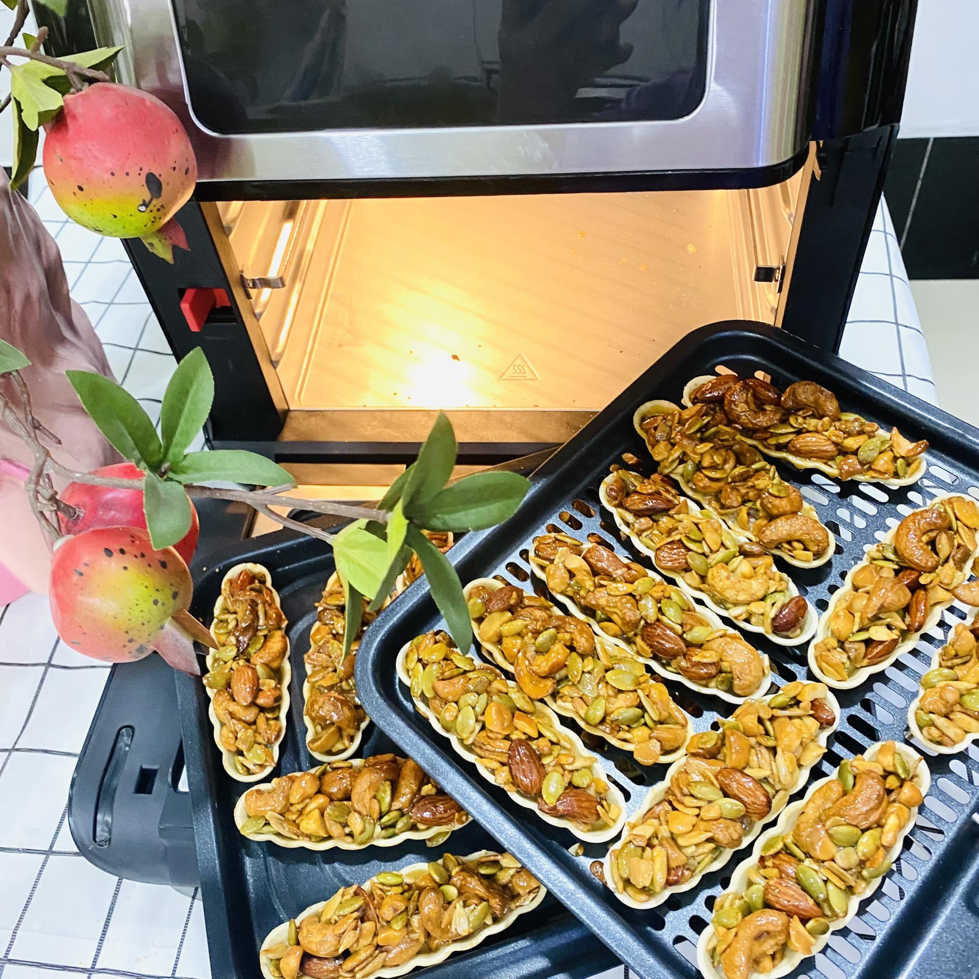 Mẹ đảm hé lộ cách làm bánh thuyền chở hạt gây sốt dịp Tết, ai cũng làm được - 2 Mẹ đảm hé lộ cách làm bánh thuyền chở hạt gây sốt dịp Tết, ai cũng làm được - 2