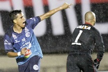 Messi thua cầu thủ vô danh ở giải Puskas