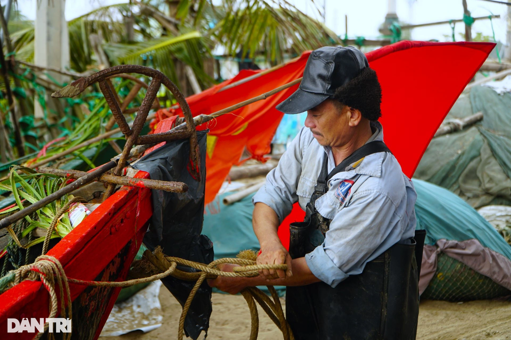 Ngư dân săn cá khoai, kiếm tiền triệu ngày đầu năm mới - 4 Ngư dân săn cá khoai, kiếm tiền triệu ngày đầu năm mới - 4