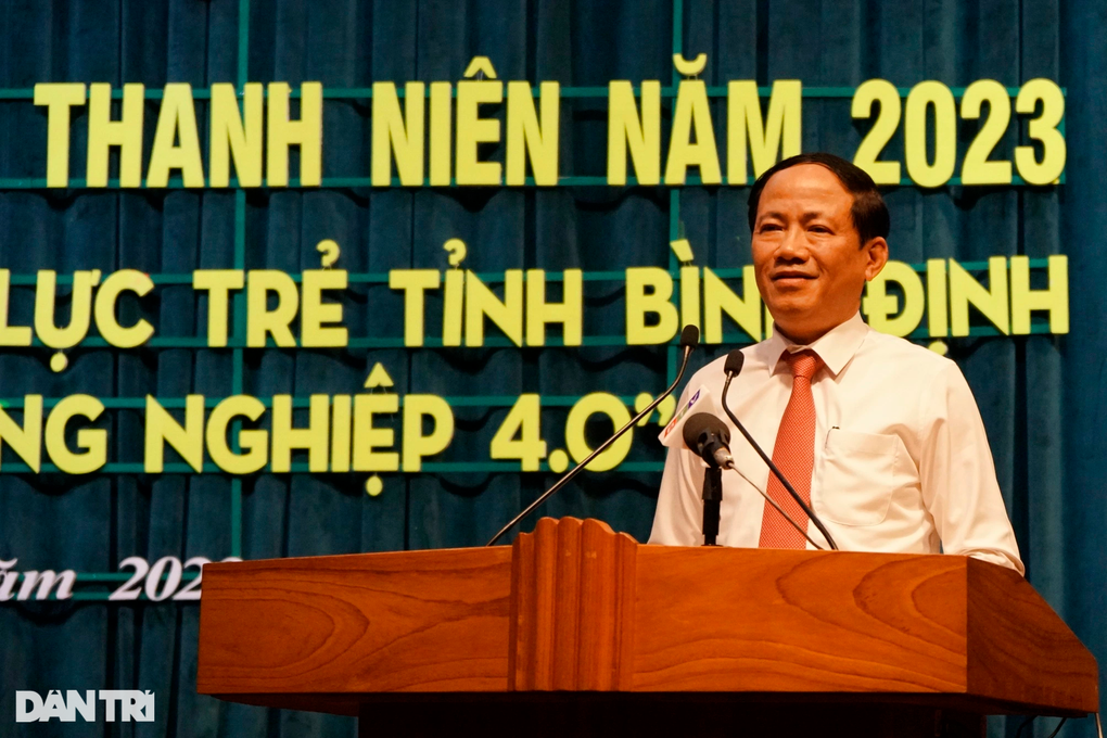 Chủ tịch Bình Định đối thoại với thanh niên: Cần hiến kế hơn đặt câu hỏi - 1 Chủ tịch Bình Định đối thoại với thanh niên: Cần hiến kế hơn đặt câu hỏi - 1